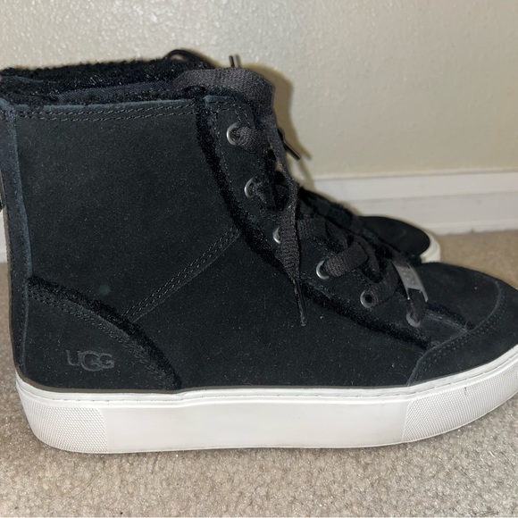 UGG Woman’s shoes - Picture 2 of 4